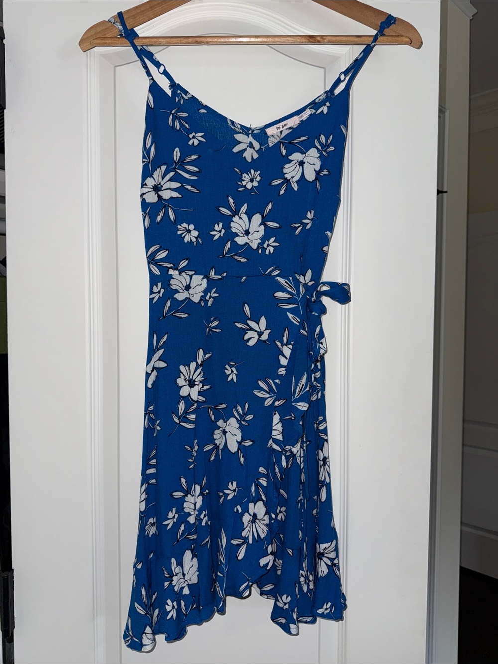 Francesca's Collections Blue Floral Tie-Side Midi Dress - Picture 1 of 3